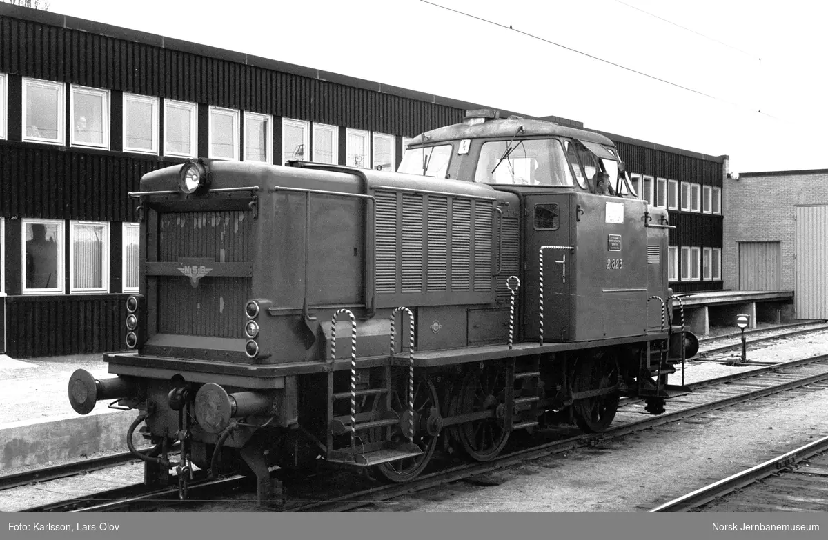 Diesellokomotiv Di 2 828 på Hamar stasjon