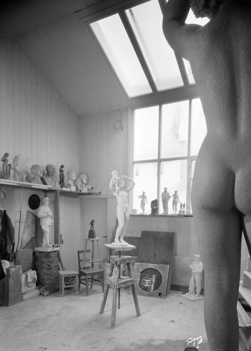 Finn Eriksen billedhogger, Ekely, hans leilighet, skulptur