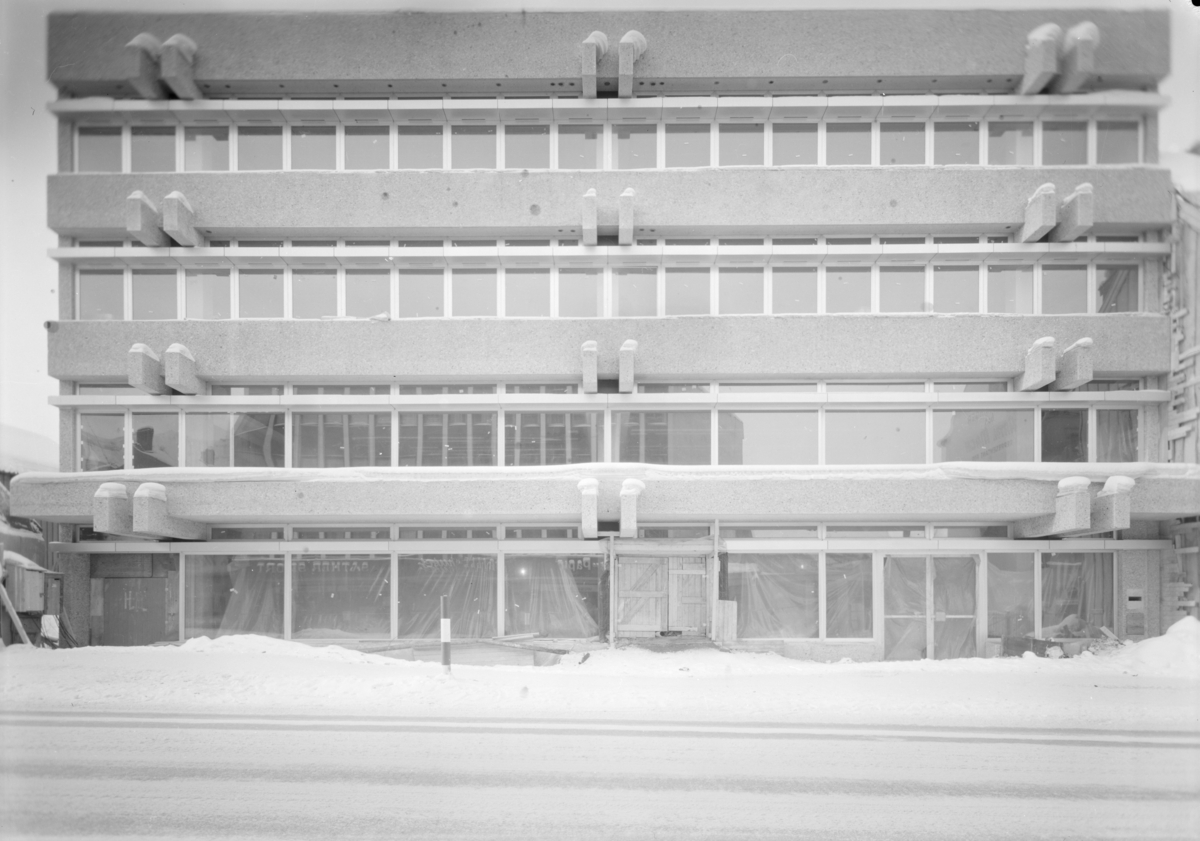 Arkitekturfoto av bank i Tromsø.