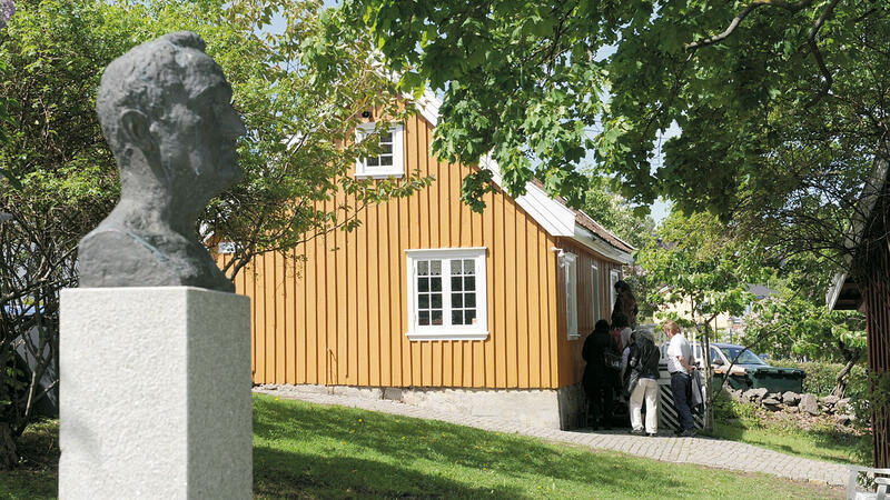 Bildet viser Munchs hus med innsyn til inngangen.