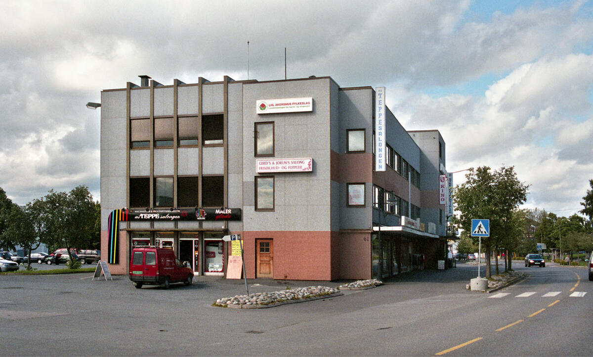 Folkets hus på Strømmen sett fra vest 2002 og 2012