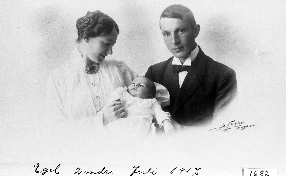 Magda og Mads Wangensteen med sonen Egil