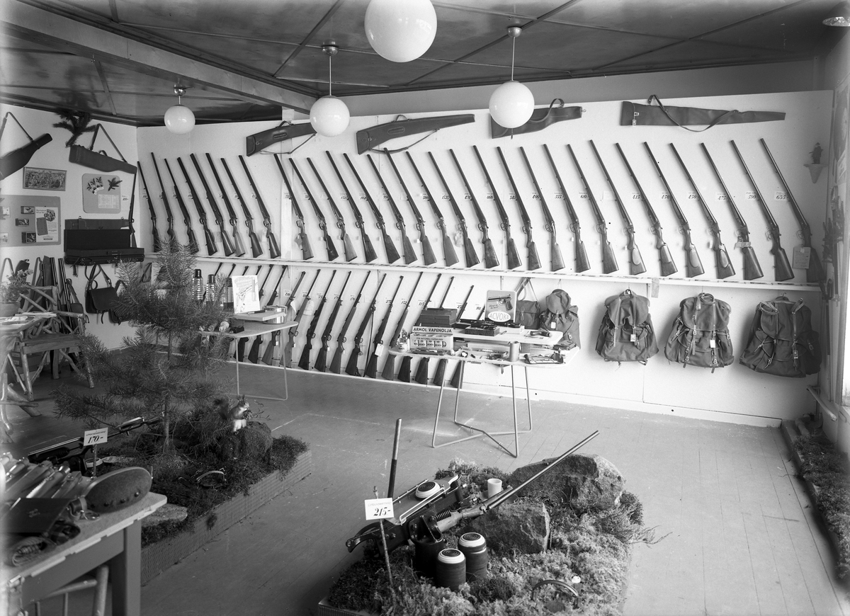 Alingsås Järnhandels utställningslokal, Kungsgatan, kv Hjorten (Thumps), maj 1951