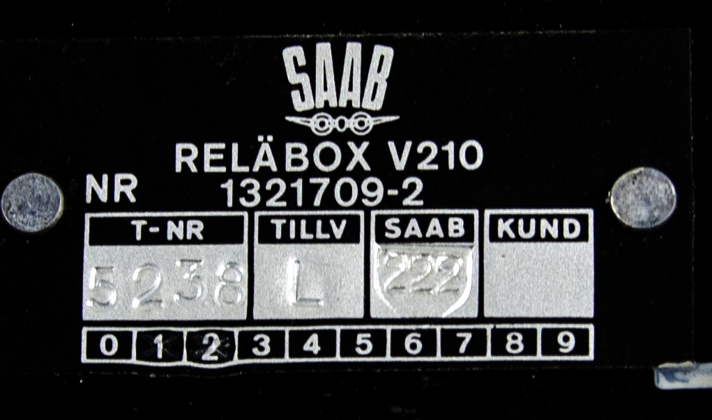 Reläbox V210, till okänd flygplansmodell. Medföljande kontroll- och följekort. Emballerad i gul påse.