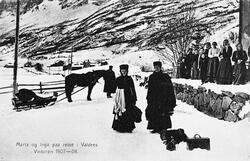 Marta og Inga paa reise i Valdres