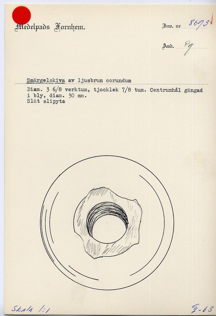 "Smärgelskiva av corundum, korund." Gåva av: "Glasslipare Olof Andersson." (liggaren)