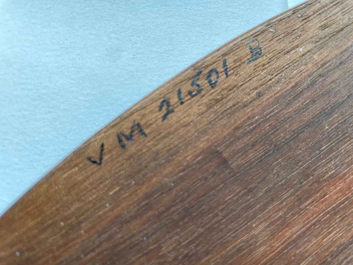 Måleripalett, troligtvis obrukad. Paletten är märkt med undernummer "B", senare :2 i registret.