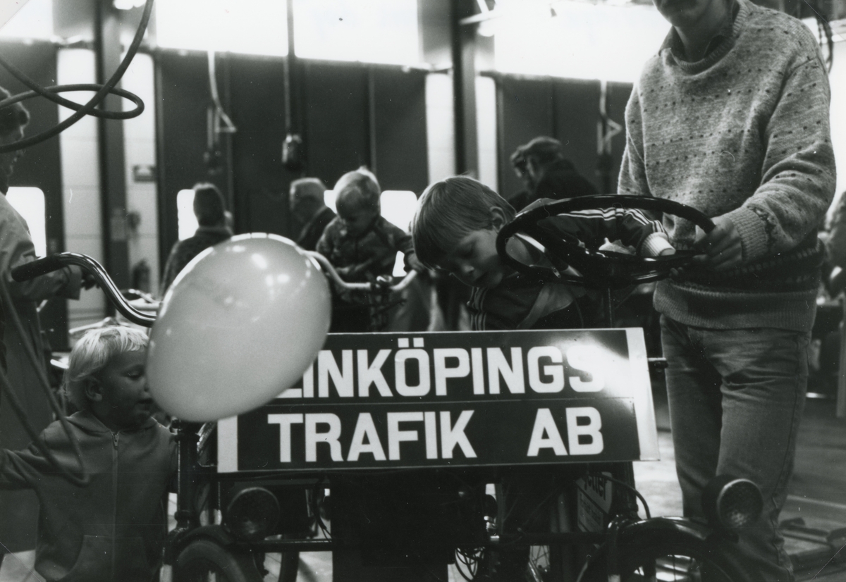 Bussens dag, depå Torvinge, Linköping. Visning för allmänheten den 22 september 1984.