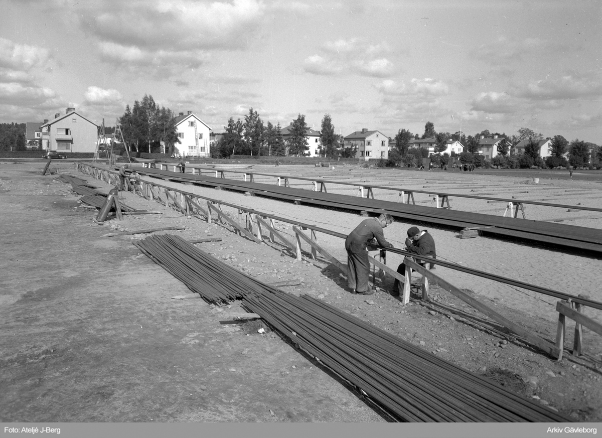 Arbete vid Nynäs idrottplats,1956.