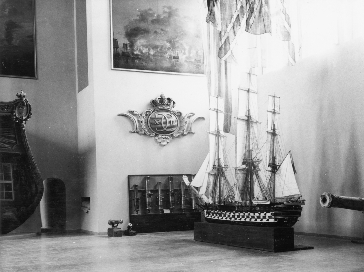 Utställning i Trofésalen i Örlogsavdelningen med fartygsmodell av skruvlinjeskeppet STOCKHOLM m.m.