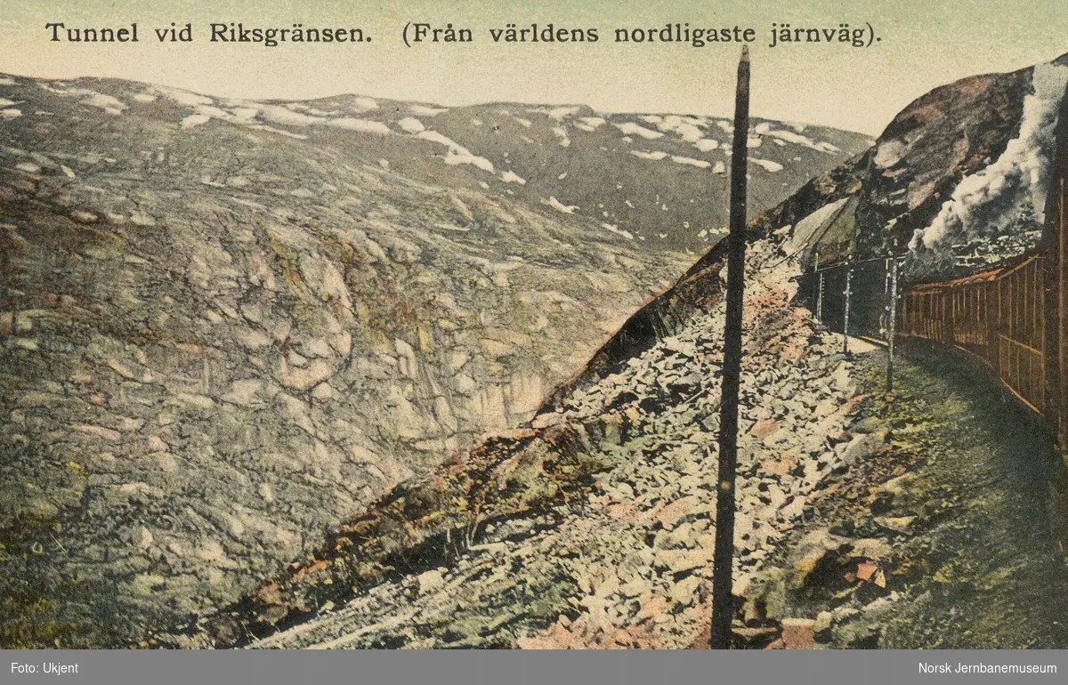 Damplokomotiv med persontog retning Bjørnfjell i Hundalen mellom Katterat og Bjørnfjell stasjoner på Ofotbanen
