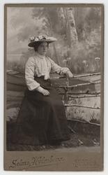 Kvinna i hatt, ca 1895