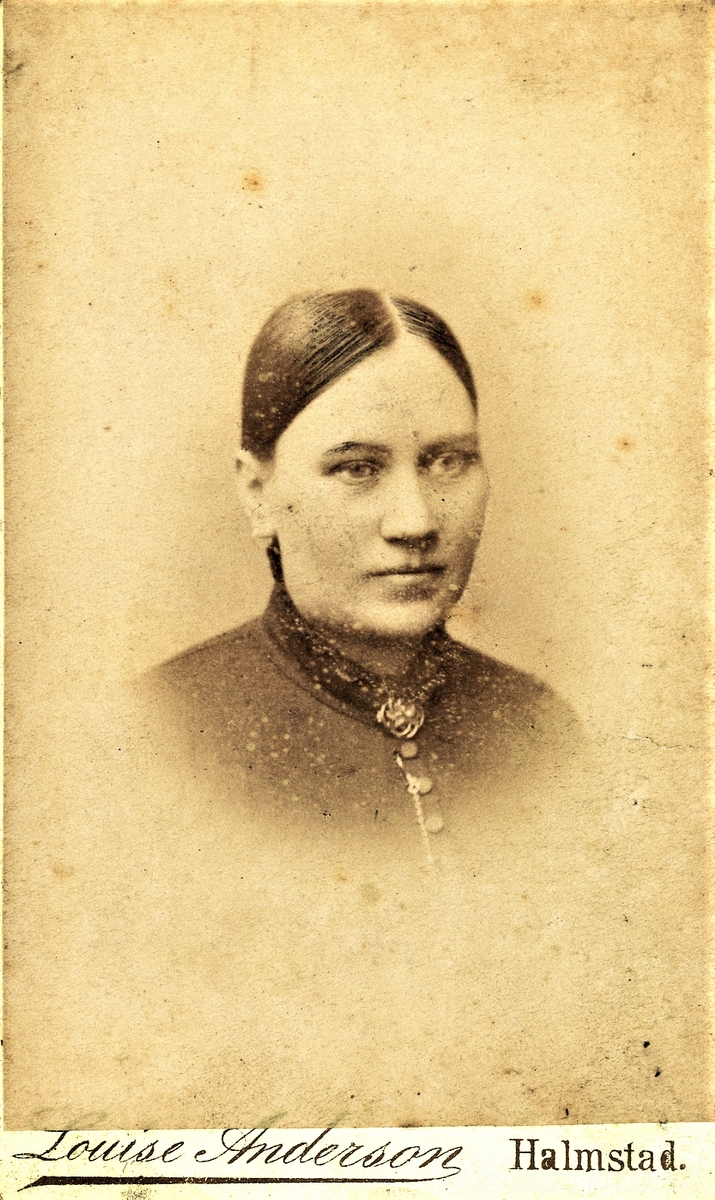 Okänd kvinna, fotograferad i Halmstad.