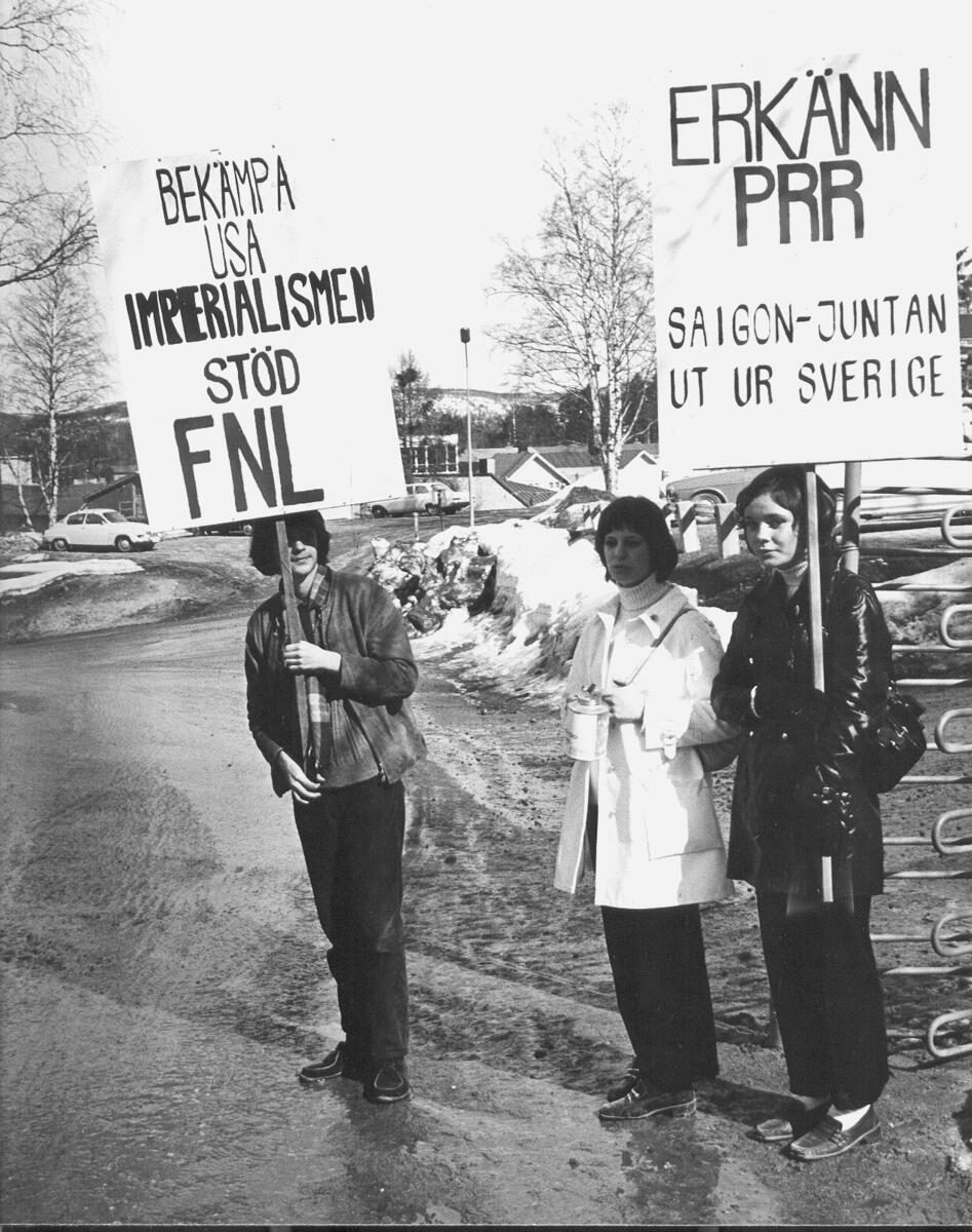 1:a maj i Kramfors 1970. Den unga generationen demonstrerar.