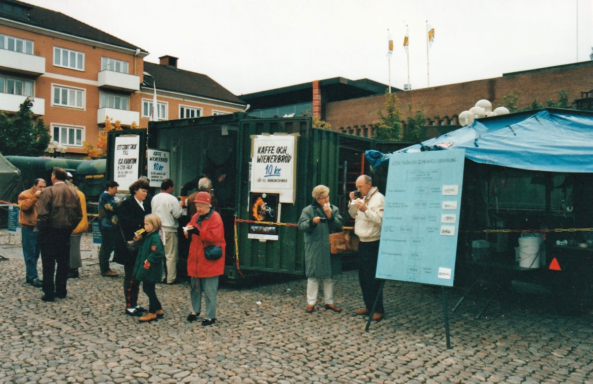 Göta Trängkår firar 90 år i Skövde den 28 sept 1995. Aktiviteter på Hertig Johans torg i Skövde under lördagen den 29 sept.