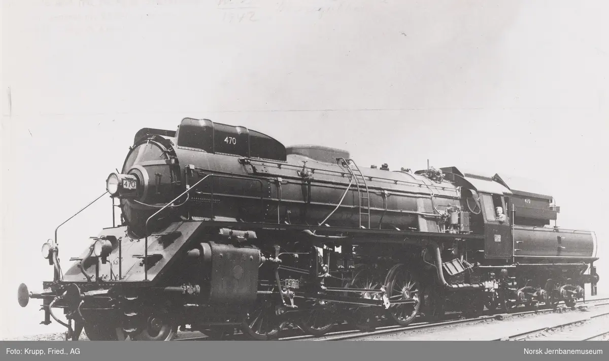 Nybygget damplokomotiv type 49c nr. 470
