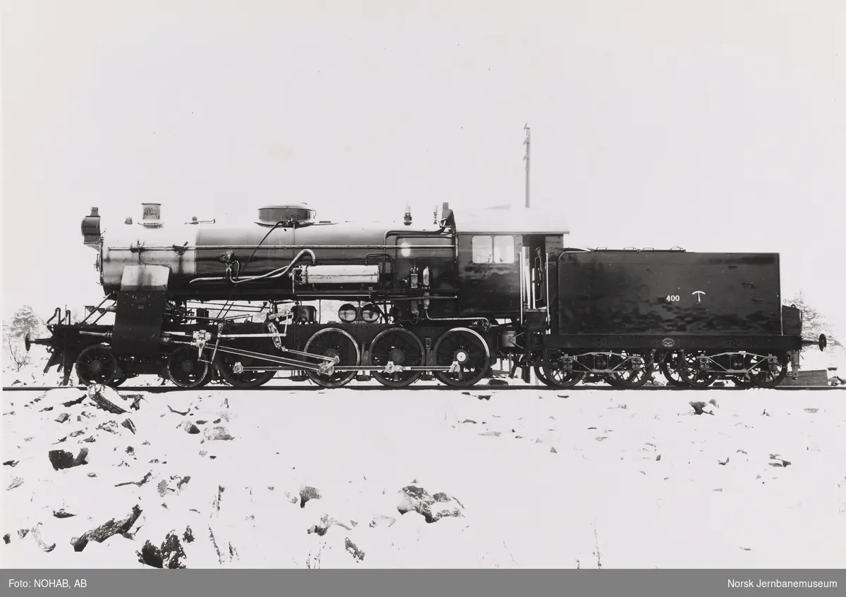 Leveransefoto av damplokomotiv type 31b nr. 400 hos Nydqvist & Holm (NOHAB)