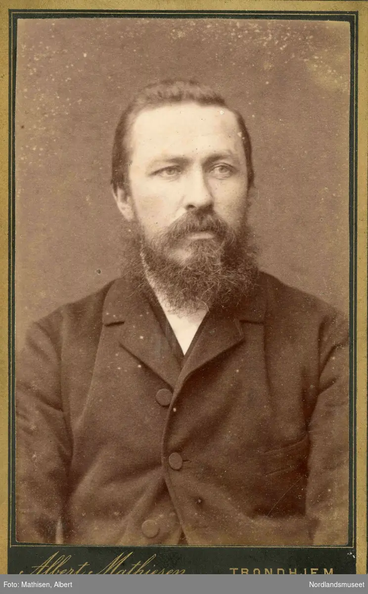 Portrett av Ole Mikal Nilsen (1848-1895) fra Myklebostad på Engeløya.