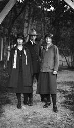 Gudrun, Ingbor og Gunnar den 5.august 1926. 2 kvinner og 1 m