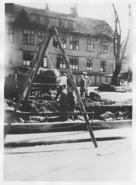 Tyske Soldater Bygger Muren Ved Parkveien - Dalane Folkemuseum ...