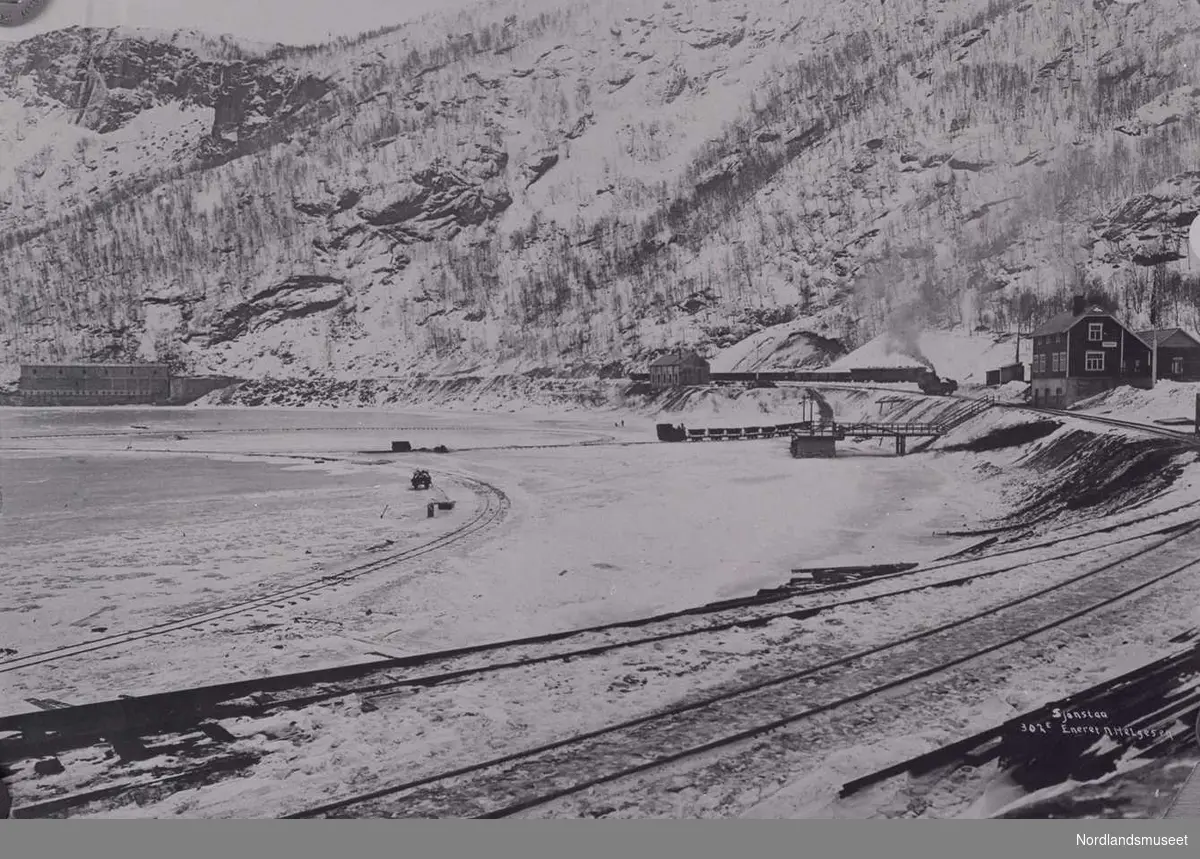 Vannene. 
Parti fra isbanen vinteren 1916/17. 

Foto Ukjent.
