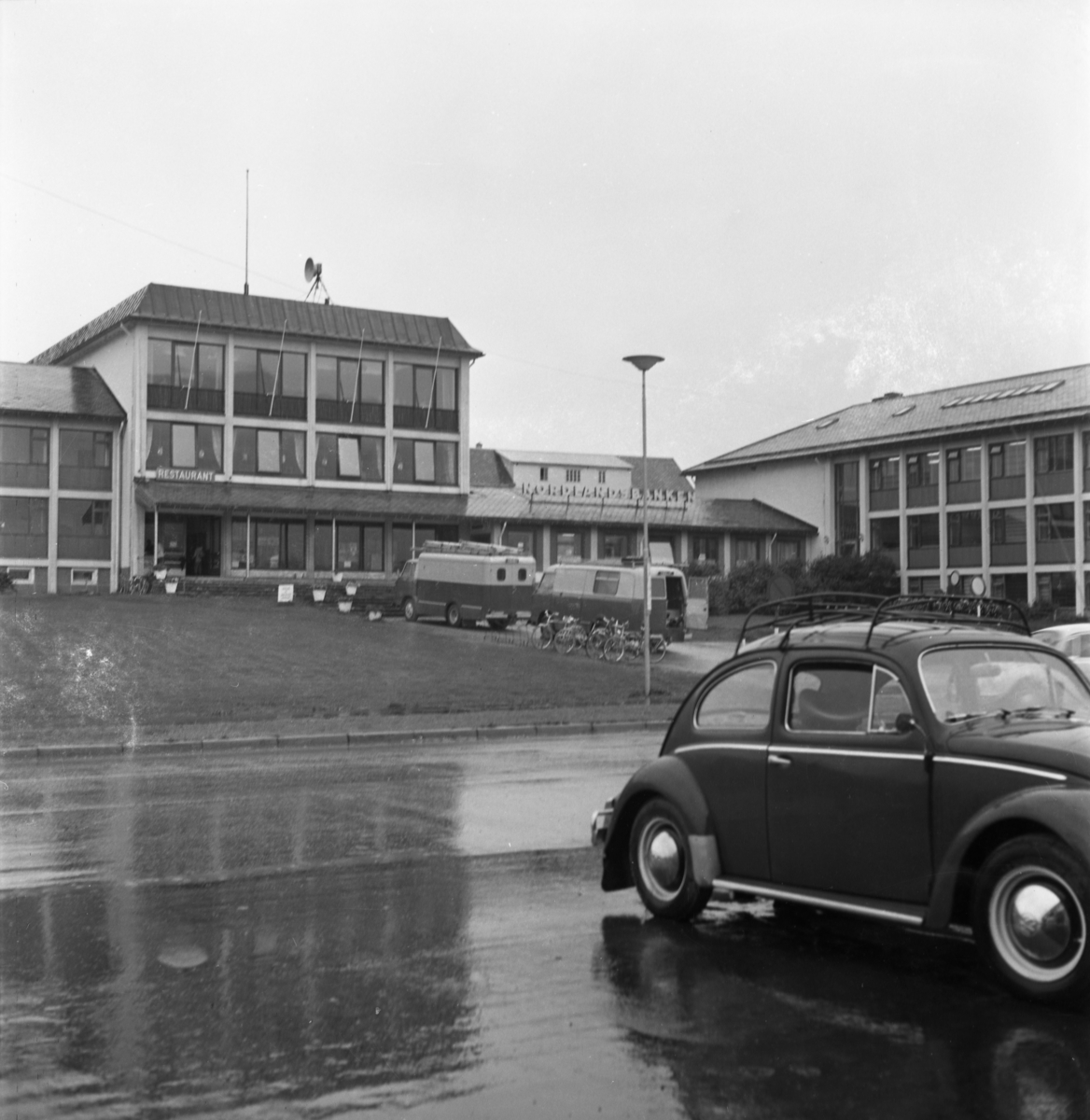 TV-busser utenfor Sortland rådhus 1971
