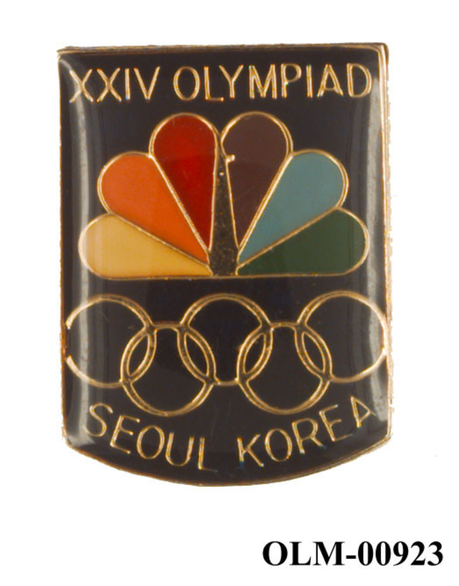 Flerfarget merke med motiv av de olympiske ringene.