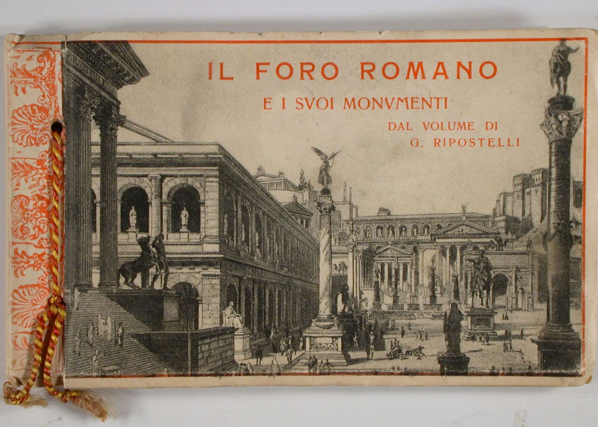 Et album med sort/hvite postkort fra Roma. Motivet utenpå albumet er fra Forum Romanum. Postkortene kan rives løs fra albumet. Tre av kortene er løse. Kortene er adskilt med silkepapir.