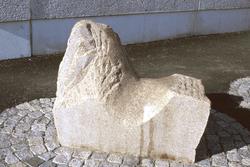 Steinhest (1) [Skulptur - Stein]