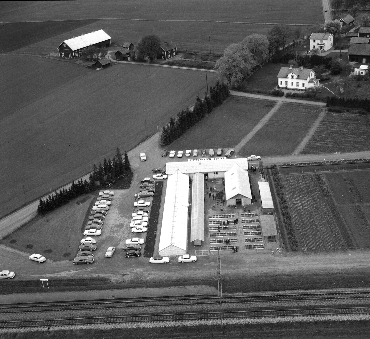 Flygbild över Rystad garden center, 1968.