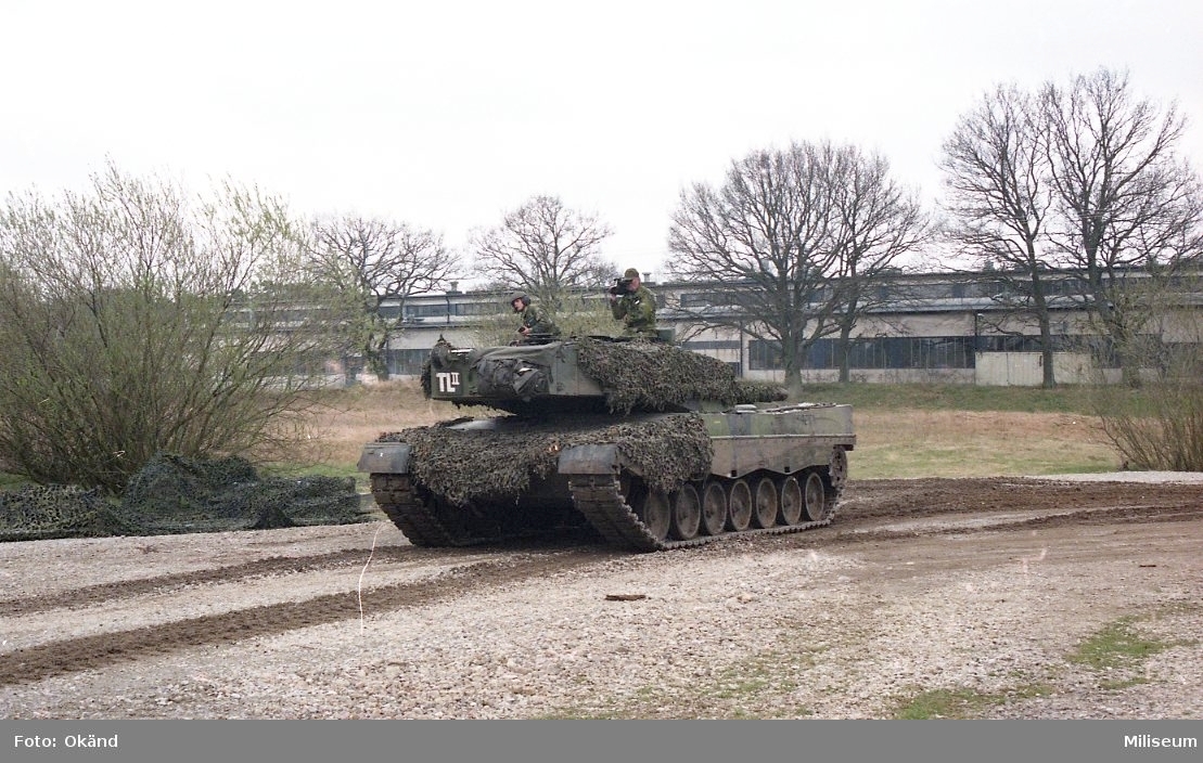 Stridsvagn 121 "Leopard 2".