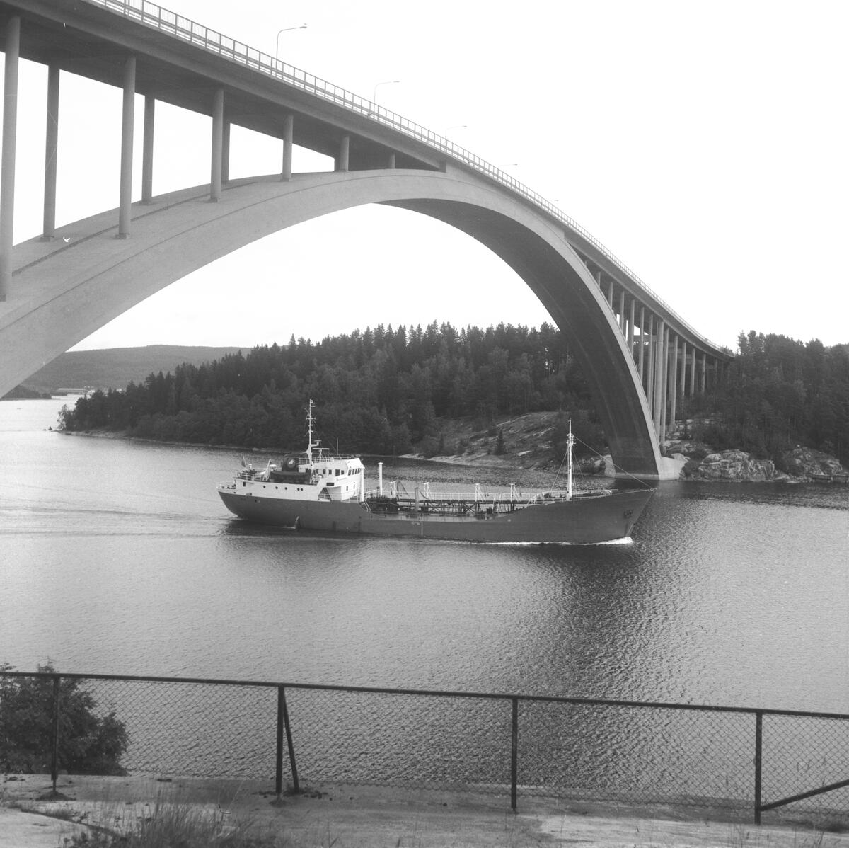 Fartyget Situla vid Sandöbron

