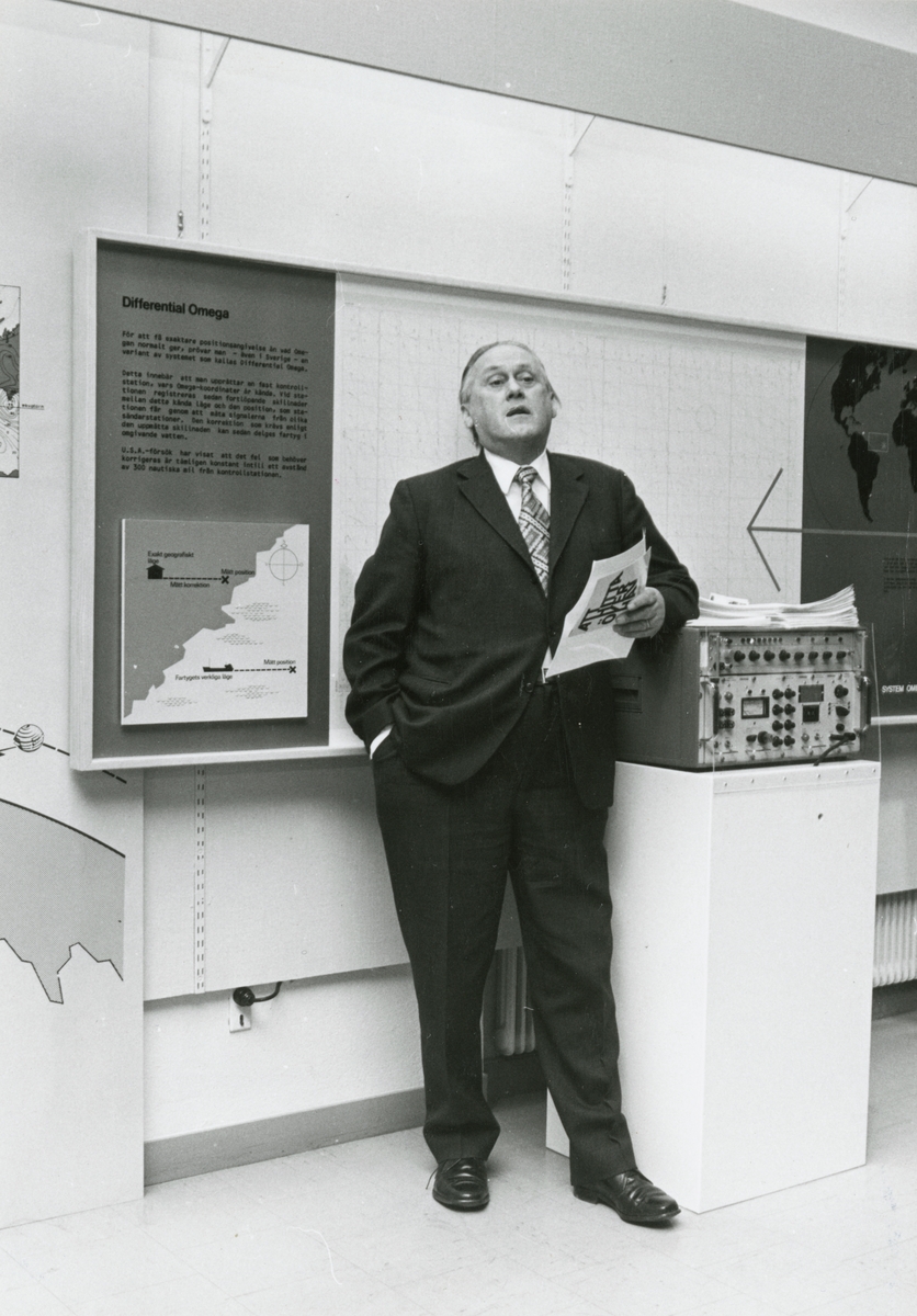 Erik Severin, generaldirektör på Sjöfartsverket, talar på utställningen Hitta över hav, 1974.