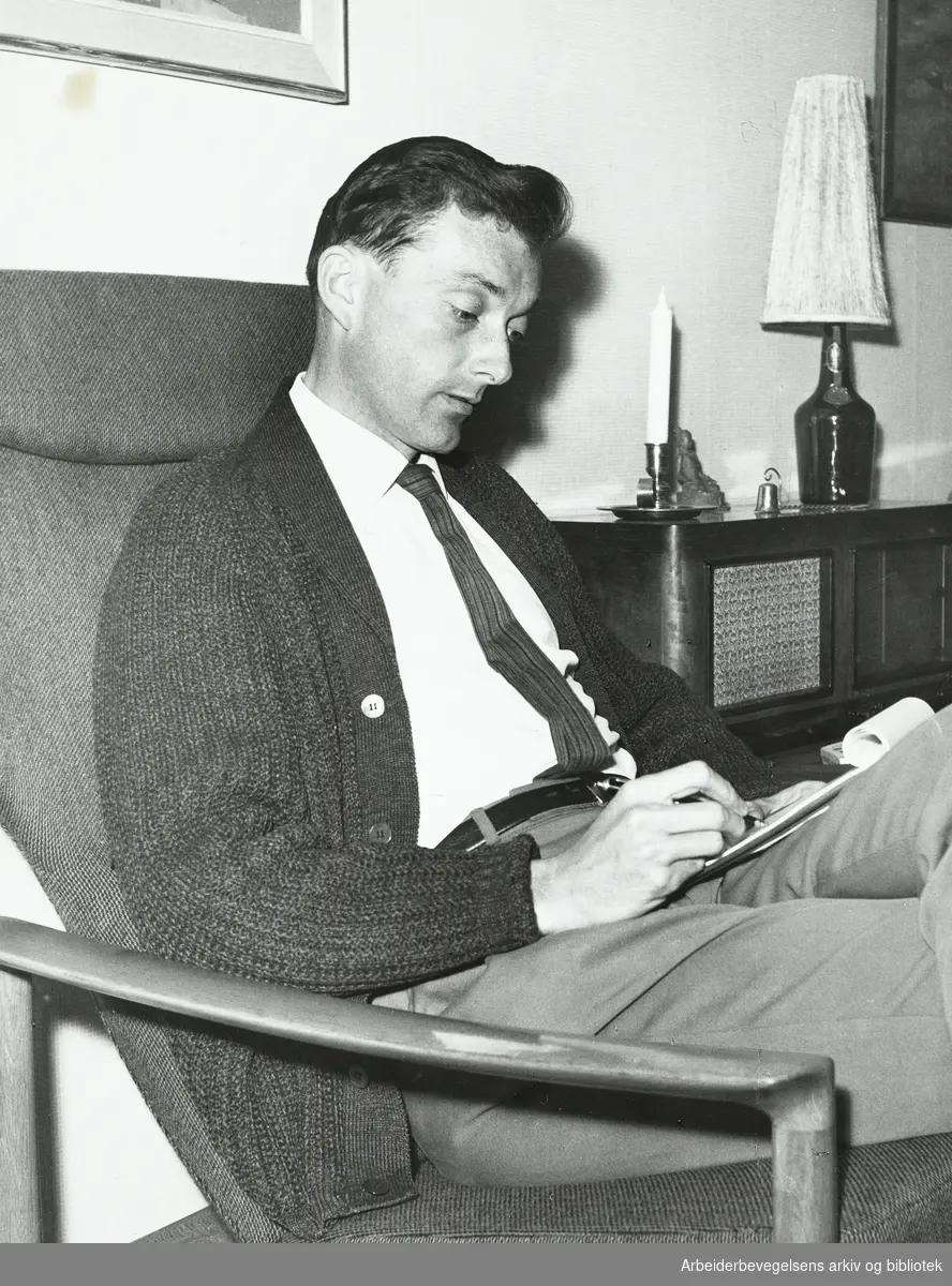 Alfred Næss (1927 - 1997). Revyforfatter. September 1964