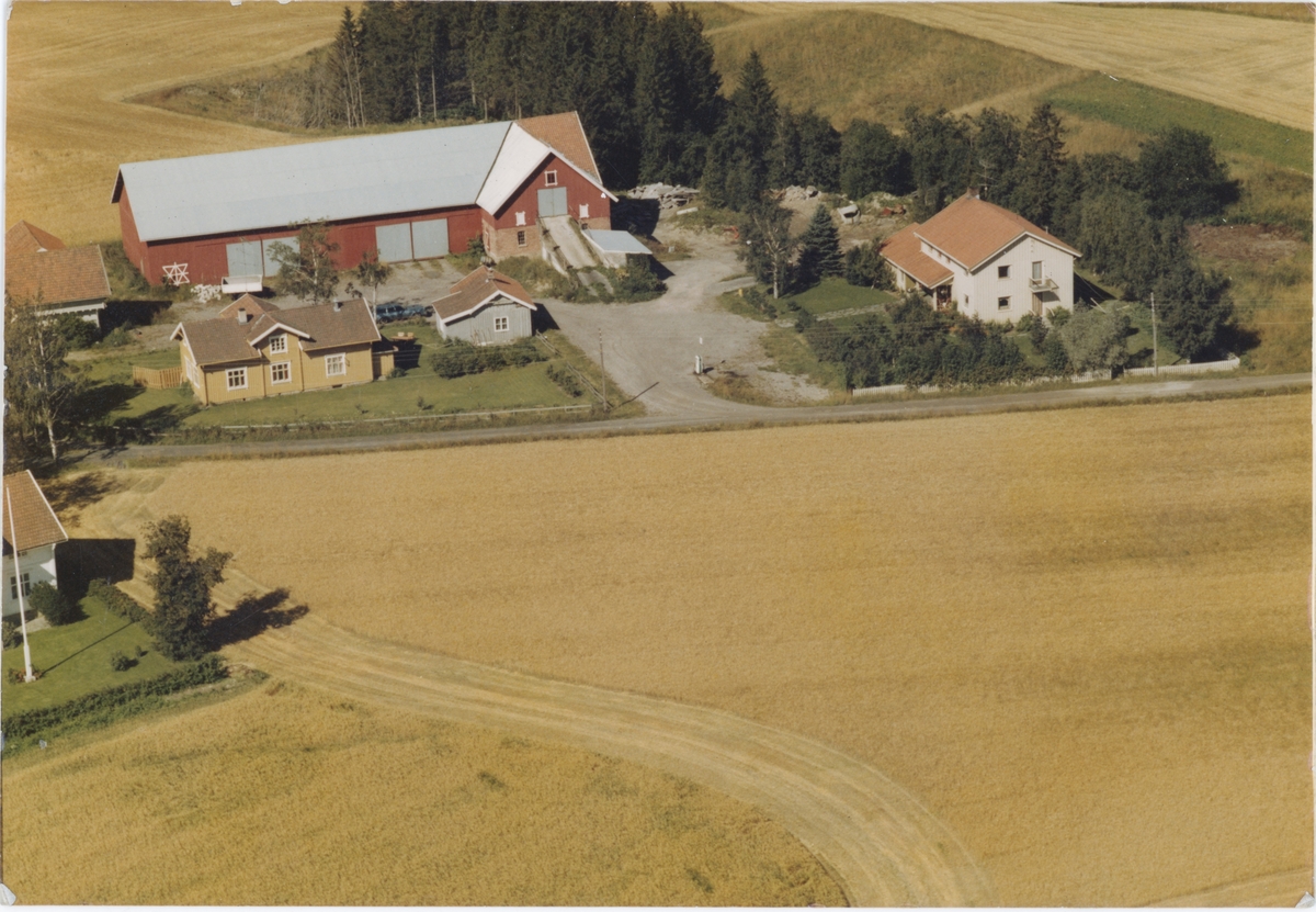 Flyfoto av Bråte Gård tatt på 70-tallet