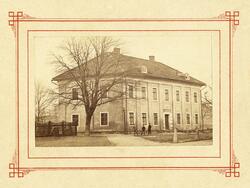 Det s.k. Karolinerhuset i Växjö, byggt som trivialskola, sen