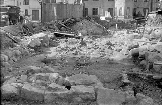Västerås Arkeologisk undersökning under Fiskartorget av Dominikanerklostret utförd av Vlm / Sven Drakenberg 1954 inför byggandet av Stadshuset.