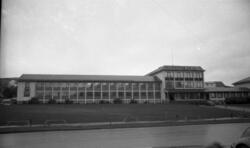 Sortland rådhus med Vesterålsgata, 27. september 1976