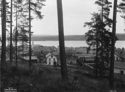 Prot: Gjøvik - Oversigt med kirken og Skolen 11/10 1908