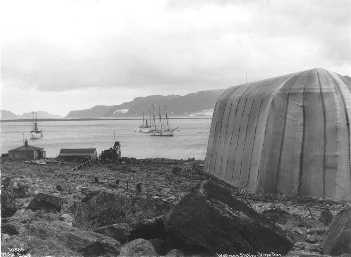Wellmans stasjon i Virgohamna på Svalbard. Fotografert 19. august 1909.