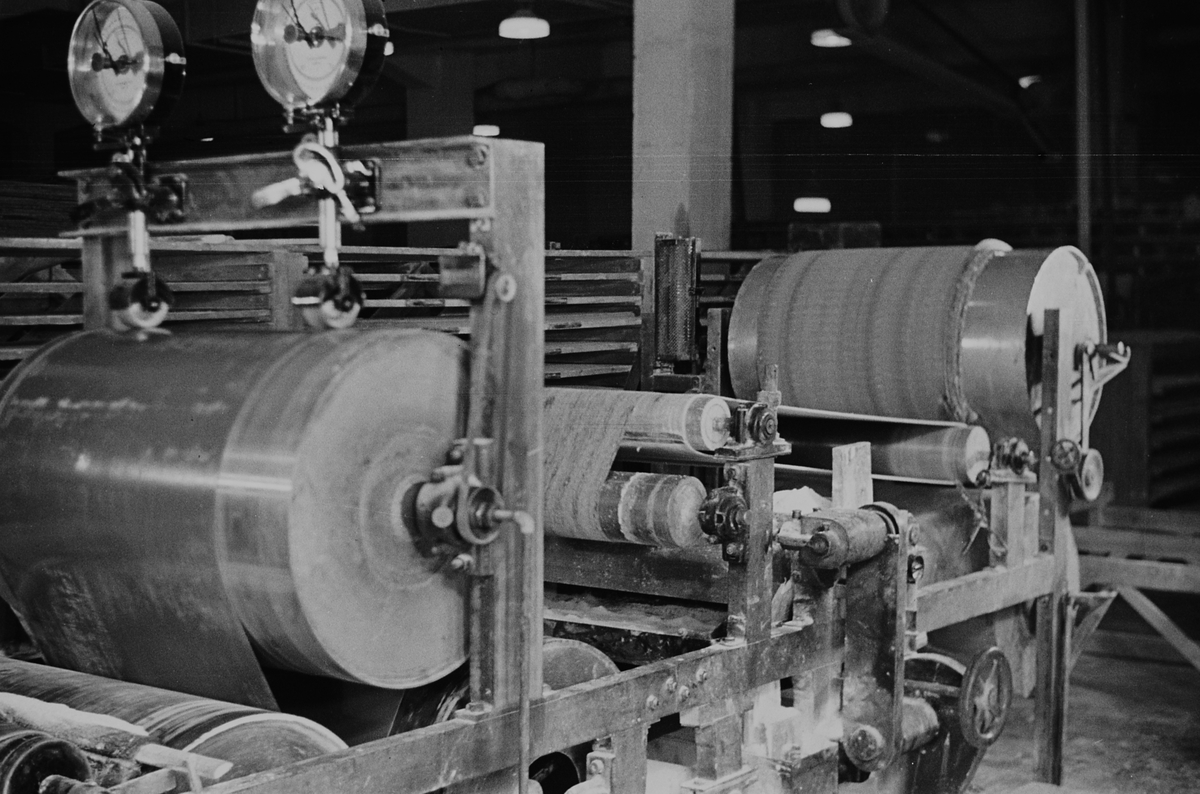 Maskiner hos Askim Gummivarefabrikk A/S, (Fra 1971 Viking-Askim), Askim, Østfold. Fotografert 1940