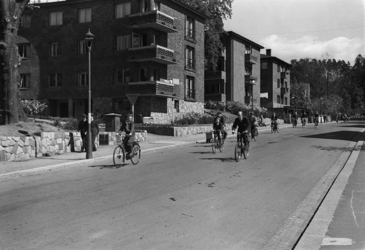 Syklister på vei ned Halfdan Svartes gate mot Drammensveien.