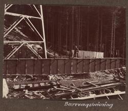 Tjerndalen viadukt på Bratsbergbanen under bygging. Heising 