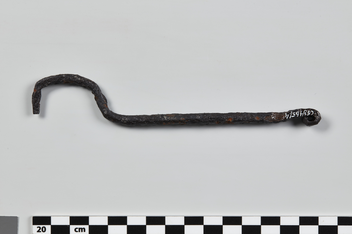 Kroknøkkel av jern, lik R459. L.: 15,1 cm, stt.: 0,6 cm.