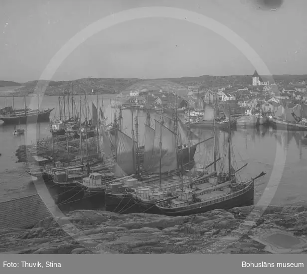 Text till bilden: "Hamnen, Skärhamn 1952".