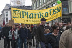1. Mai 2013. Aktivistgruppa Planka Oslo. "For en avgiftsfri 
