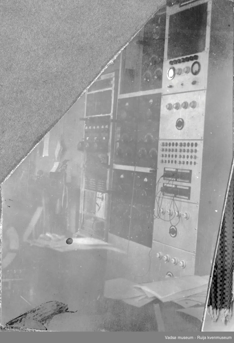 Teknisk utstyr inne på Telegrafstasjonen i Hammerfest, 1941/1942