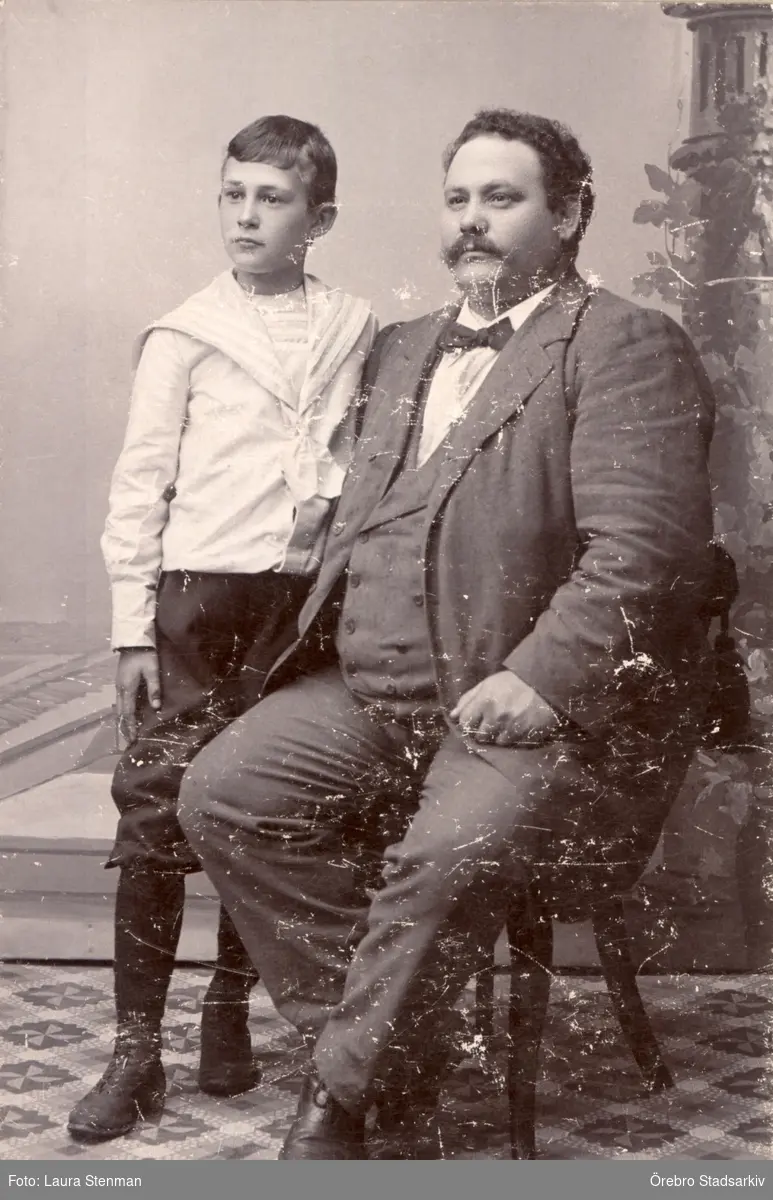 Cirkusdirekören Josef Möller med sin son Josef,

Herman Möller (1892-1974), Josef Möller (1866-1917)