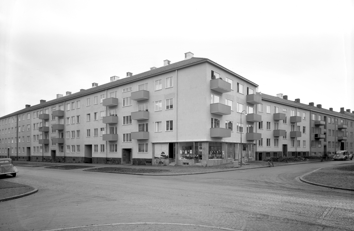 Vy mot bebyggelsen vid korsningen av Vasavägen-Banérgatan i Linköping. Odaterad bild från omkring år 1940.