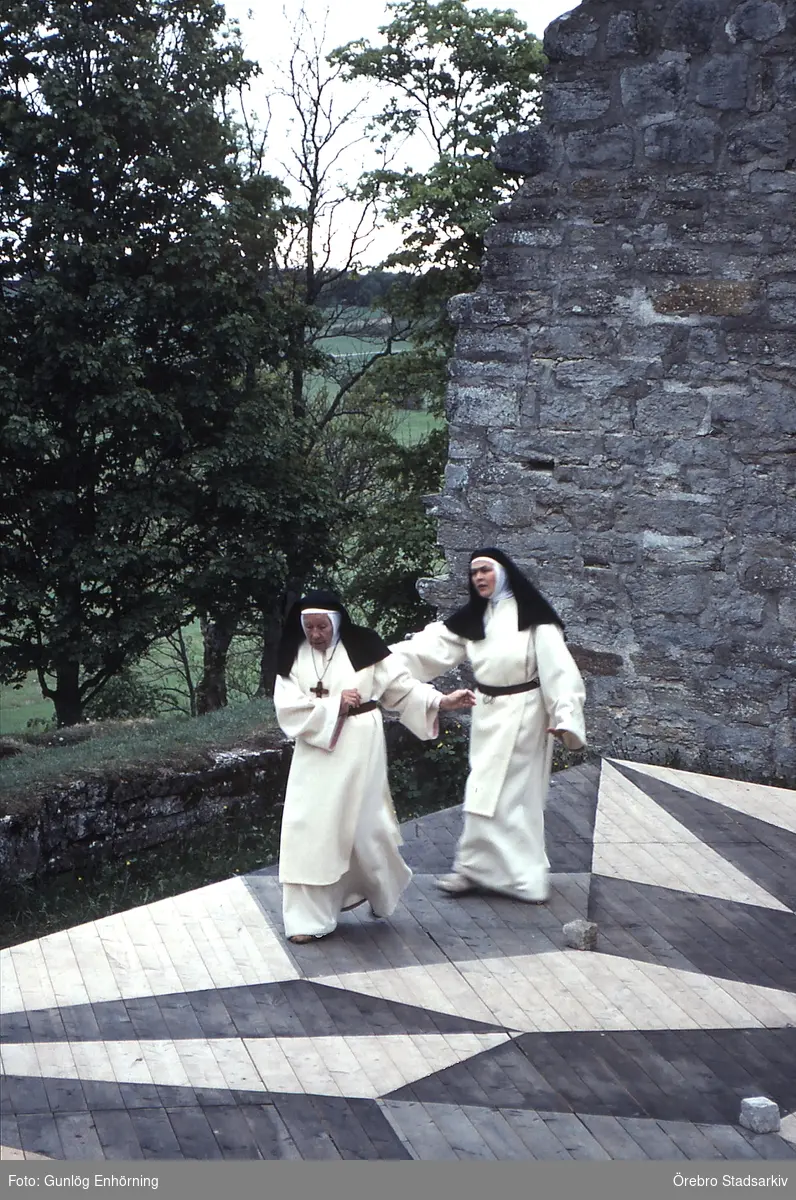 Nunnor i teaterföreställningen Risebergaspelet